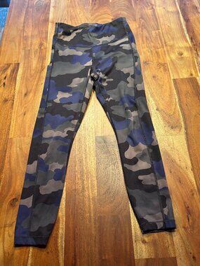 Athleta Camo 7/8 Leggings Purple Camo - Size Small